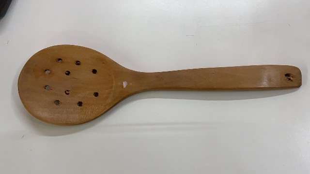 31CM ESPUMADERA DE MADERA