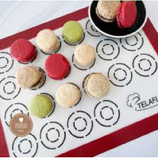 PLACA SILICONA BORDE ROJO MACARONS